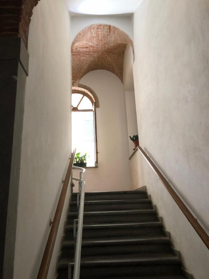 Renovated Apartment With 3 Bedrooms In An Historic Palazzo Between Port And Old Town Ливорно Экстерьер фото