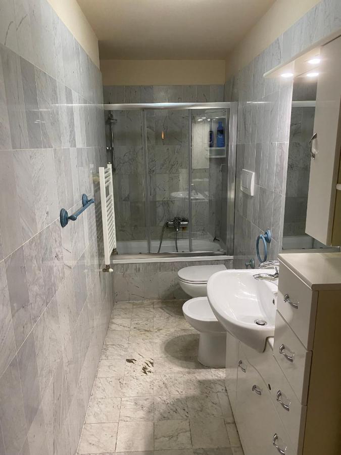 Renovated Apartment With 3 Bedrooms In An Historic Palazzo Between Port And Old Town Ливорно Экстерьер фото