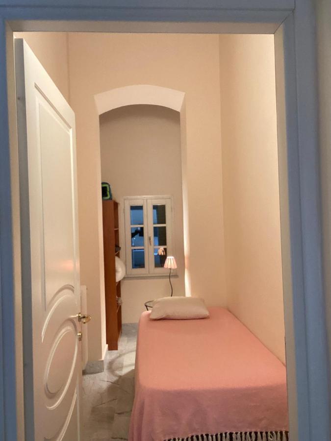 Renovated Apartment With 3 Bedrooms In An Historic Palazzo Between Port And Old Town Ливорно Экстерьер фото