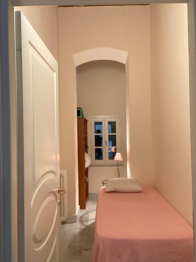 Renovated Apartment With 3 Bedrooms In An Historic Palazzo Between Port And Old Town Ливорно Экстерьер фото